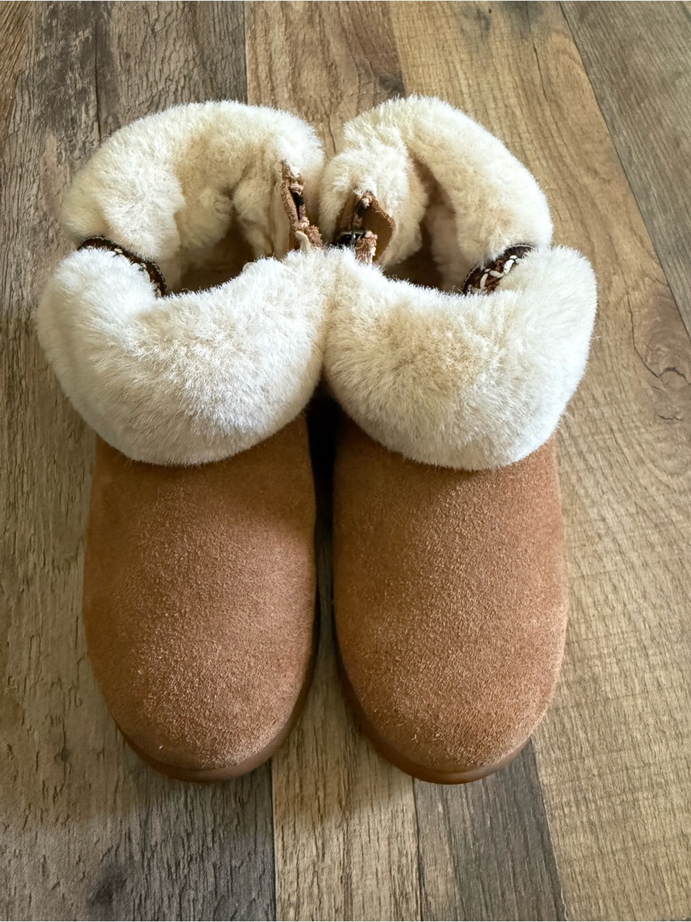 UGG Girls Size 11 Plush Shearling-Lined Slip-On Boot worn Once